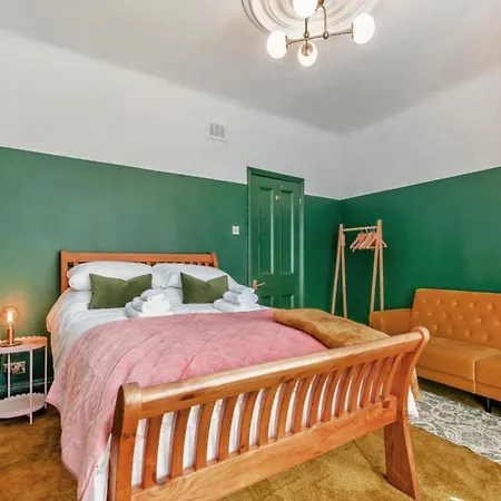 Monty House By The Sea