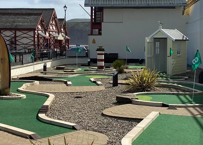 Monty House By The Sea